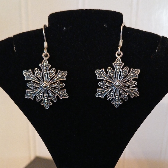 vintage 925 Jewelry - Vintage Sterling Silver Marcasite At9ne Dangle Drop Snowflake Earrings